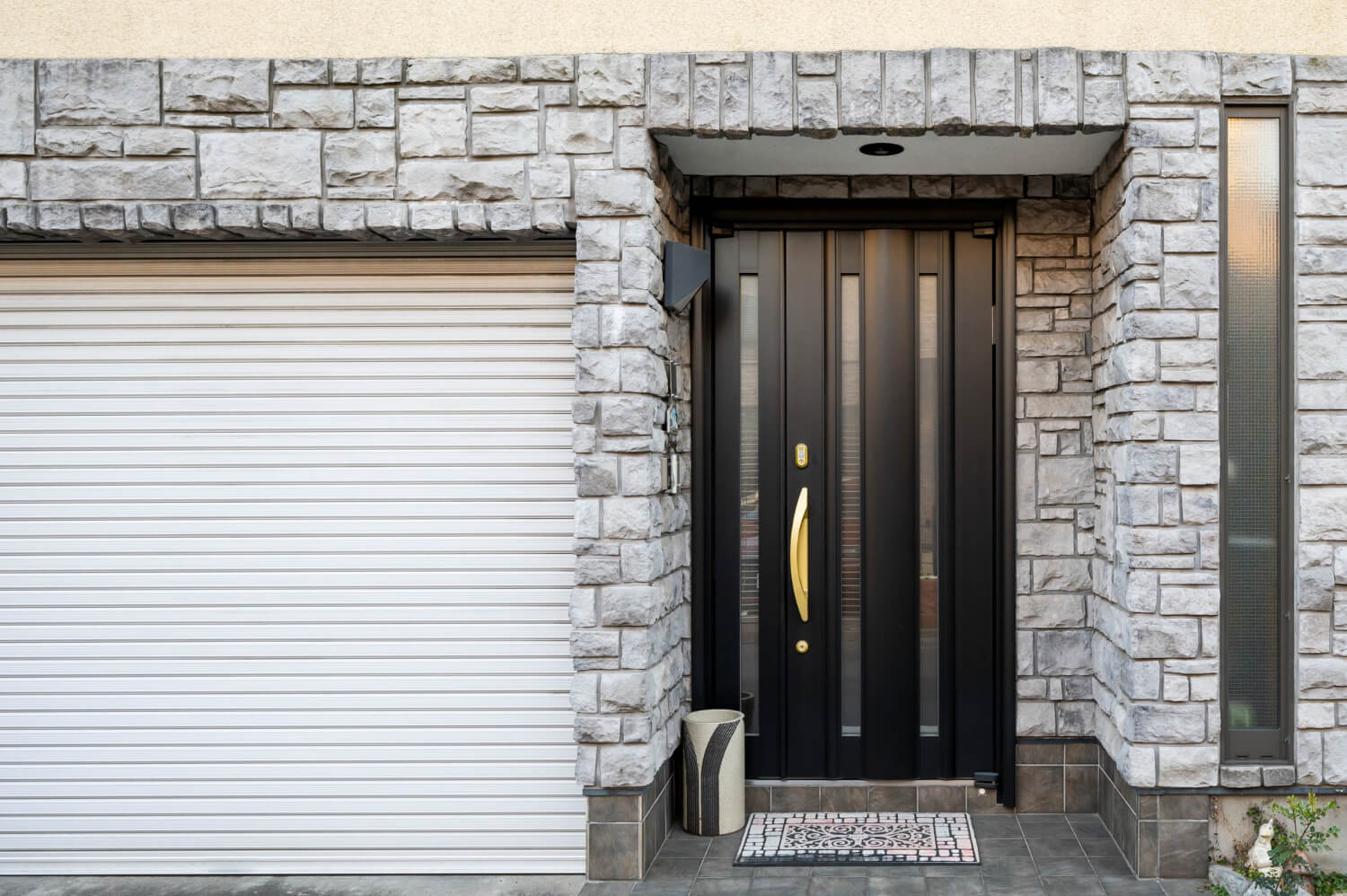 Panelift, sectional, and roller garage doors